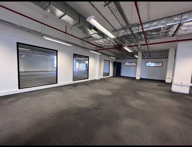 1,131M² OFFICE TO LET IN FORESHORE